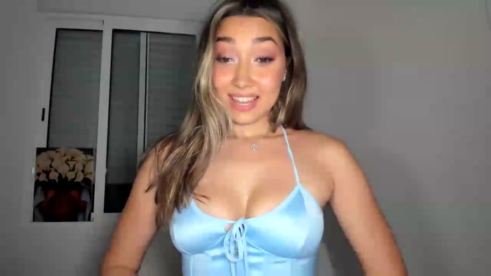 Gallery image thumbnail from LuckyHoneyyy's myfreecams stream on, 07/01/2026, 24:43 image 17 of 20