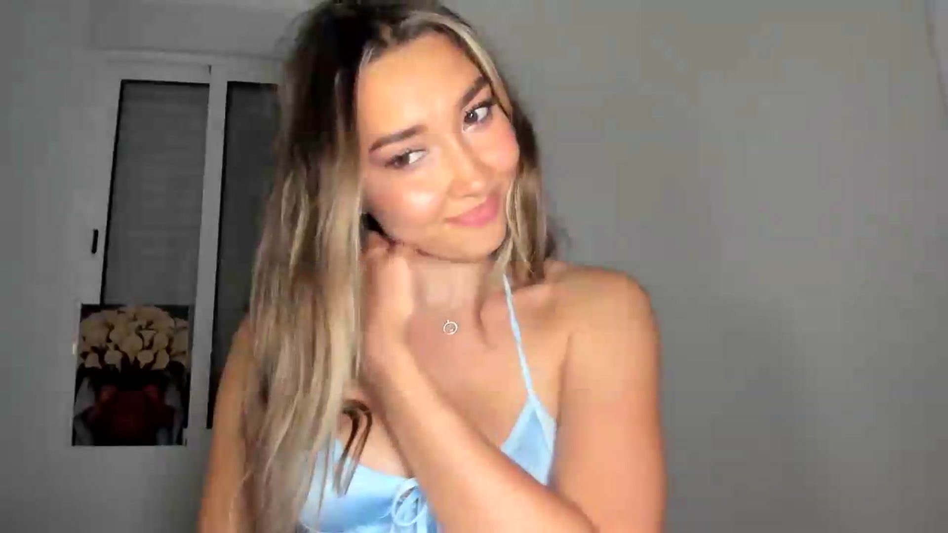 Gallery image thumbnail from LuckyHoneyyy's myfreecams stream on, 07/01/2026, 24:43 image 12 of 20