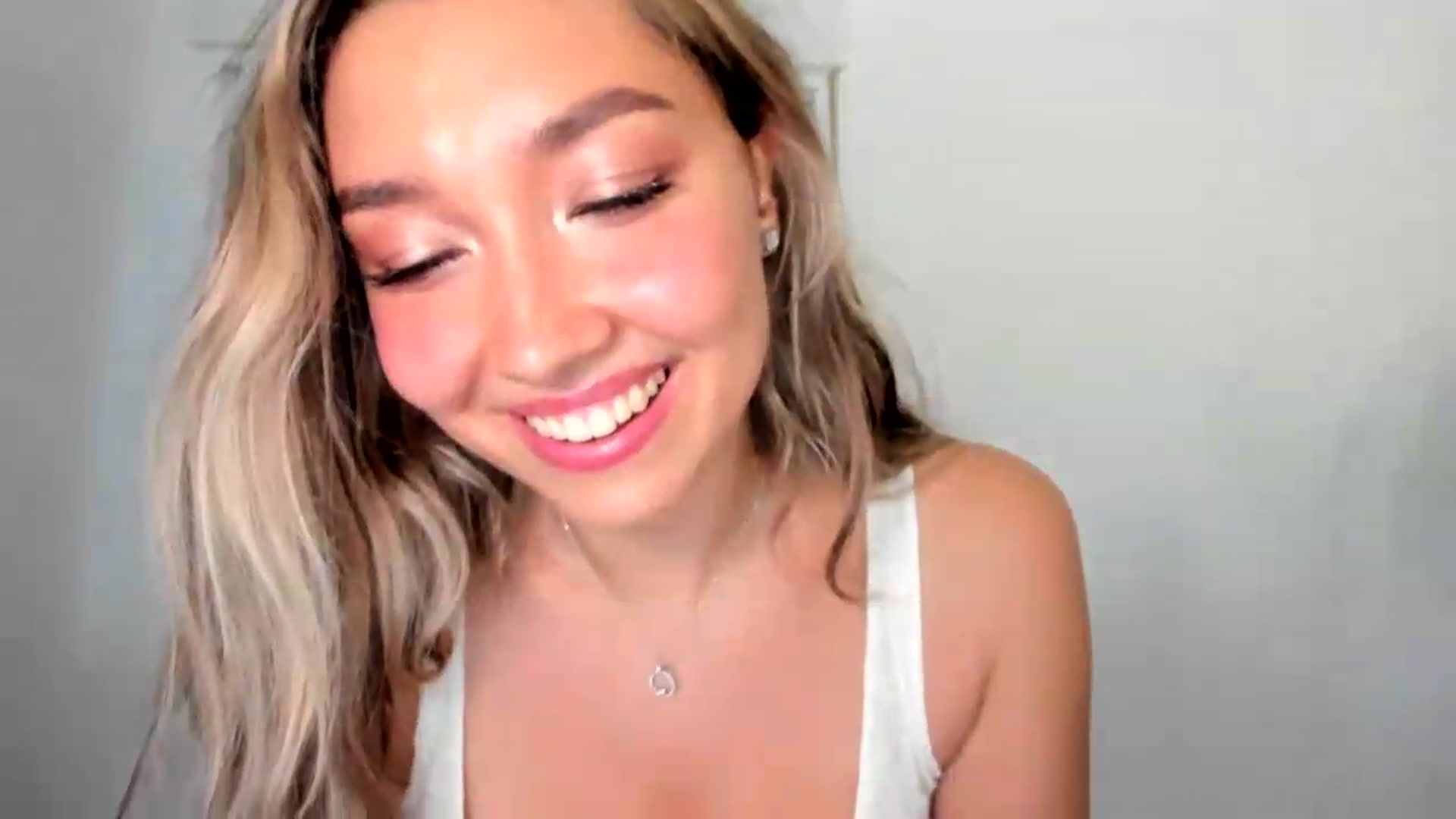 Gallery image thumbnail from LuckyHoneyyy's myfreecams stream on, 08/07/2026, 01:34 image 11 of 20