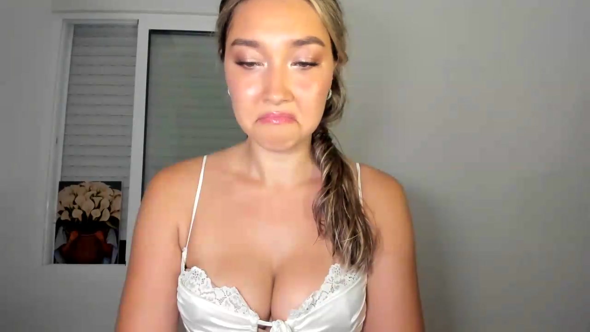 Gallery image thumbnail from LuckyHoneyyy's myfreecams stream on, 09/01/2026, 01:59 image 4 of 20