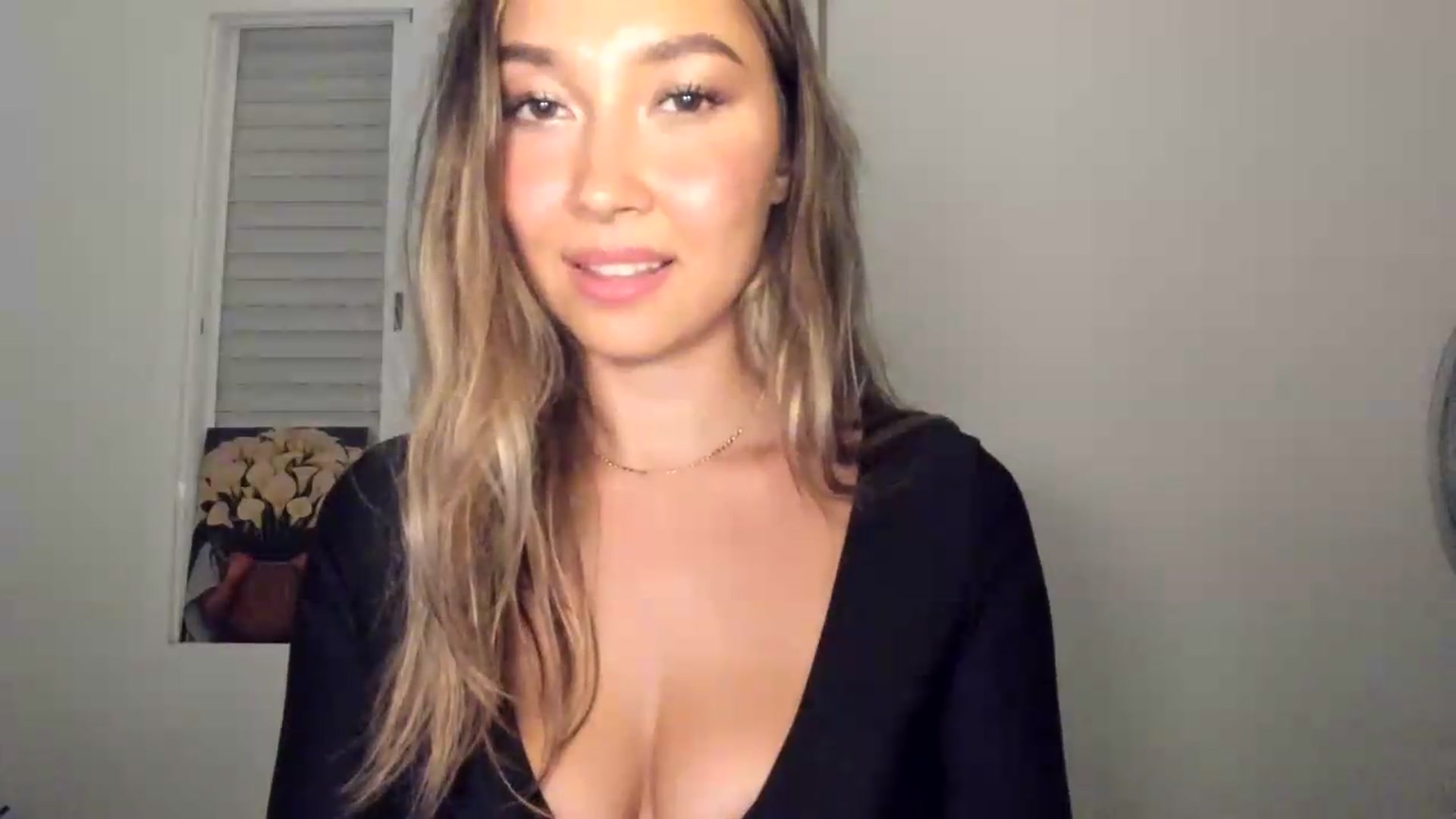 Gallery image thumbnail from LuckyHoneyyy's myfreecams stream on, 09/14/2026, 23:44 image 19 of 20