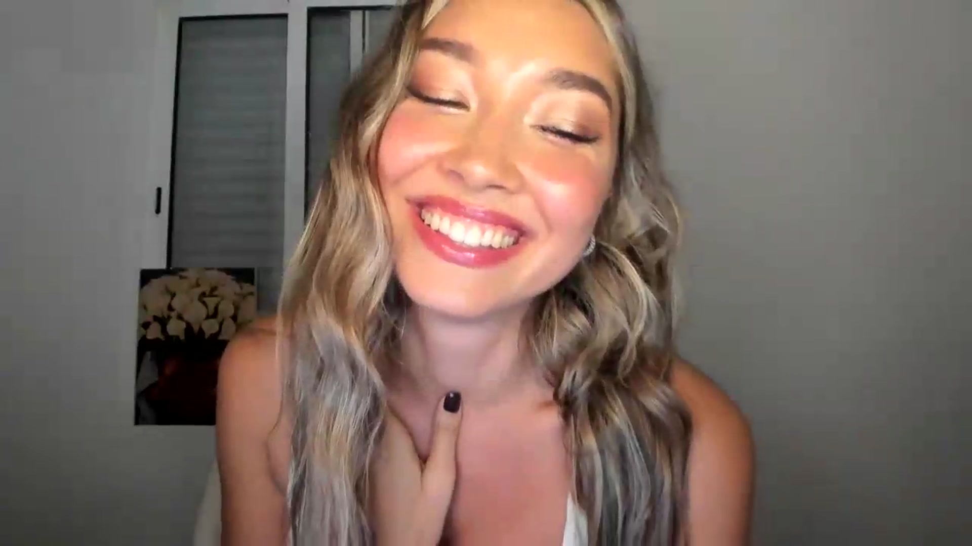 Gallery image thumbnail from LuckyHoneyyy's myfreecams stream on, 09/17/2026, 23:19 image 7 of 20