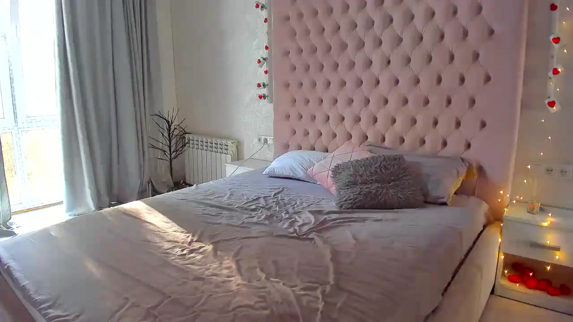 Gallery image thumbnail from LuckyK's myfreecams stream on, 05/19/2025, 16:59 image 7 of 20