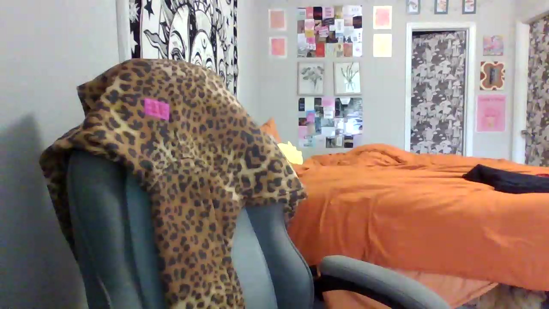 Gallery image thumbnail from LuckyLucy's myfreecams stream on, 06/01/2026, 20:21 image 17 of 20
