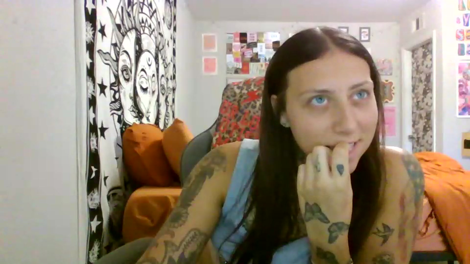 Gallery image thumbnail from LuckyLucy's myfreecams stream on, 06/11/2026, 20:32 image 16 of 20