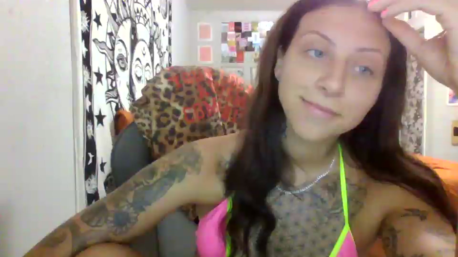 Gallery image thumbnail from LuckyLucy's myfreecams stream on, 06/20/2026, 19:15 image 18 of 20