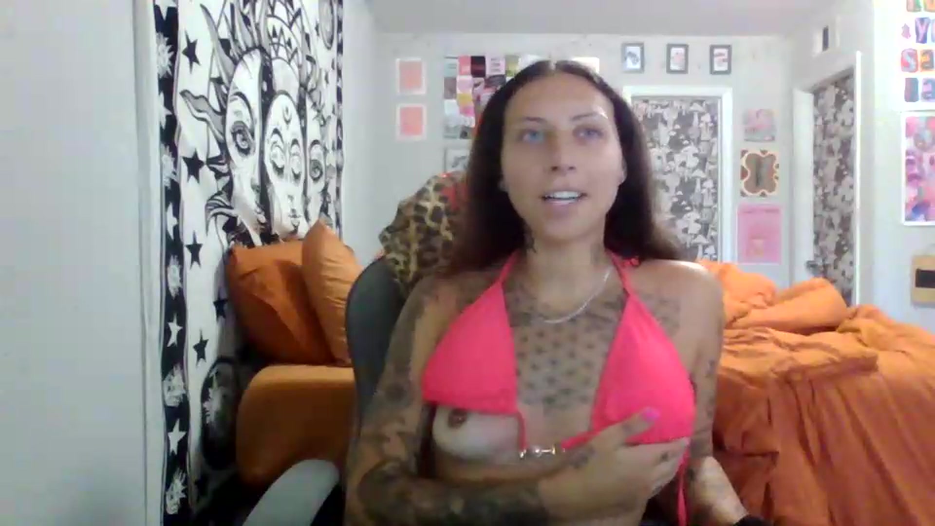 Gallery image thumbnail from LuckyLucy's myfreecams stream on, 06/22/2026, 20:22 image 19 of 20
