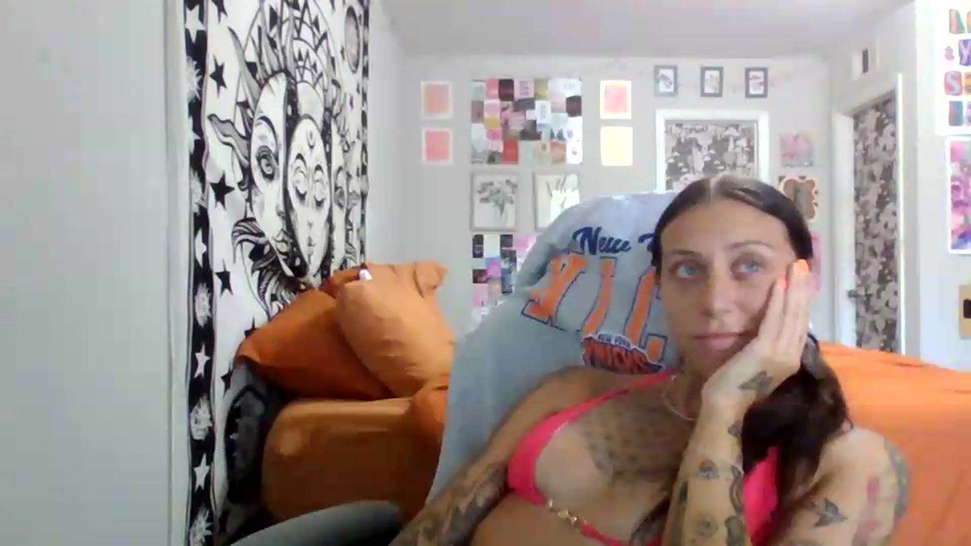 Gallery image thumbnail from LuckyLucy's myfreecams stream on, 07/05/2026, 17:20 image 15 of 20