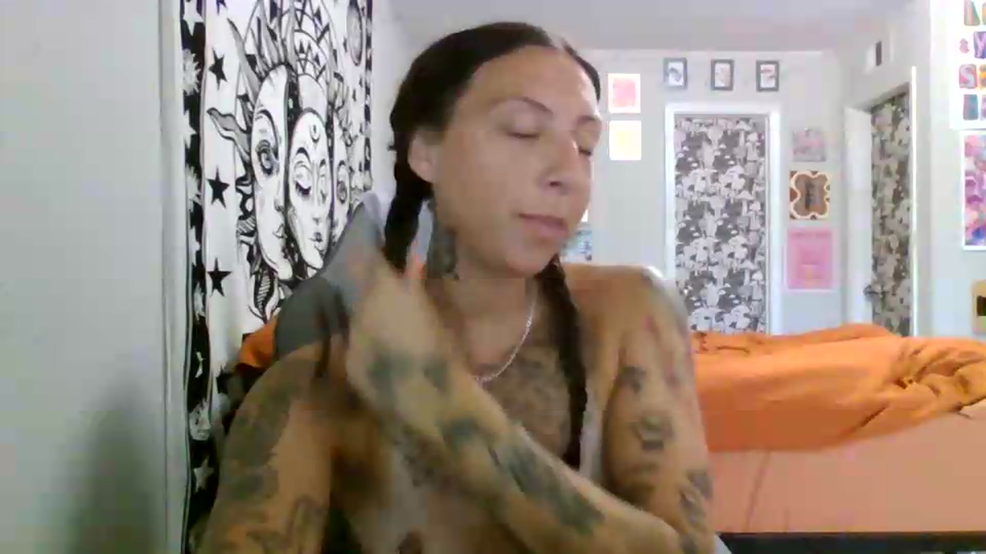 Gallery image thumbnail from LuckyLucy's myfreecams stream on, 07/19/2026, 16:39 image 11 of 20