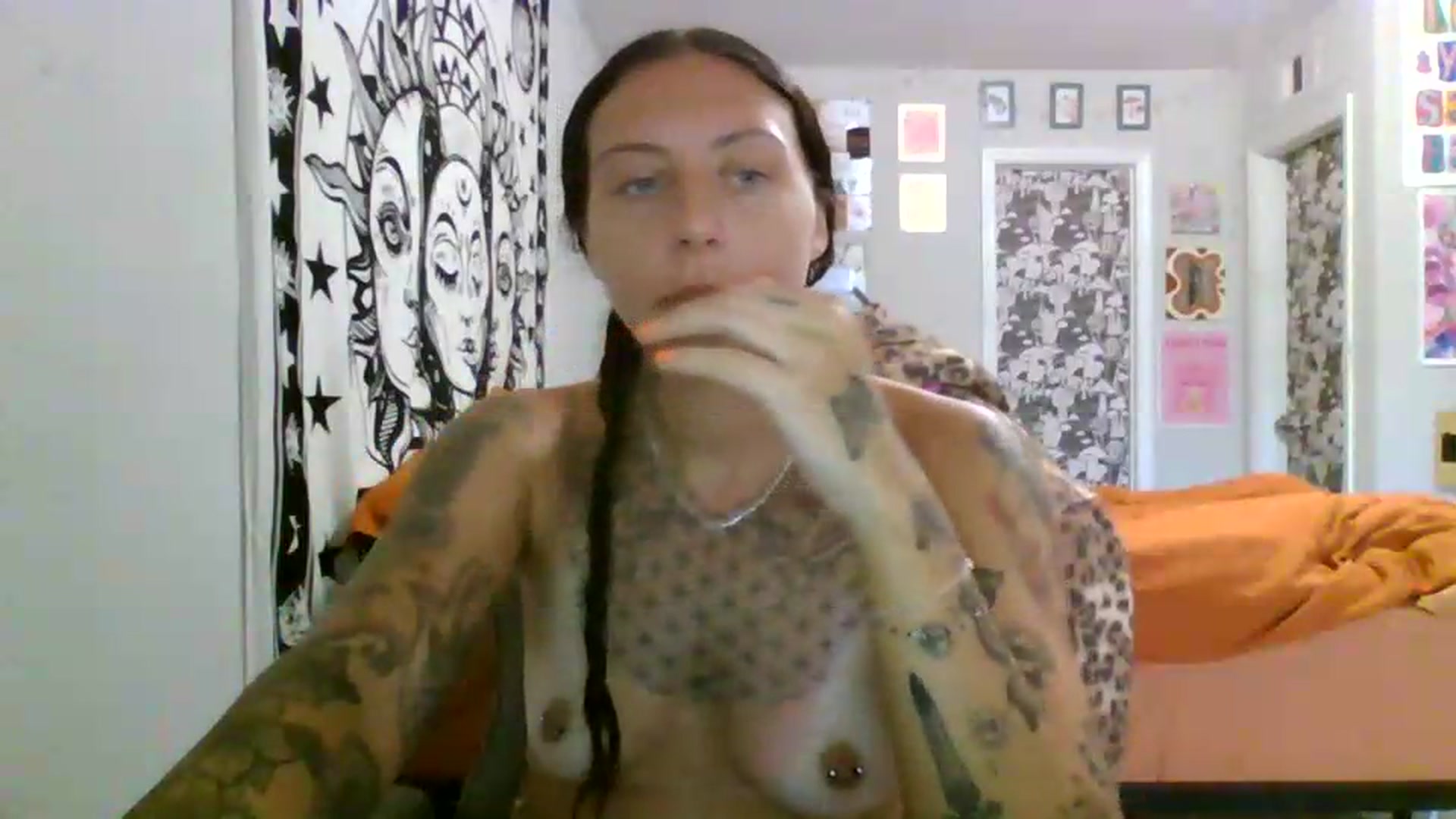 Gallery image thumbnail from LuckyLucy's myfreecams stream on, 07/19/2026, 16:39 image 3 of 20