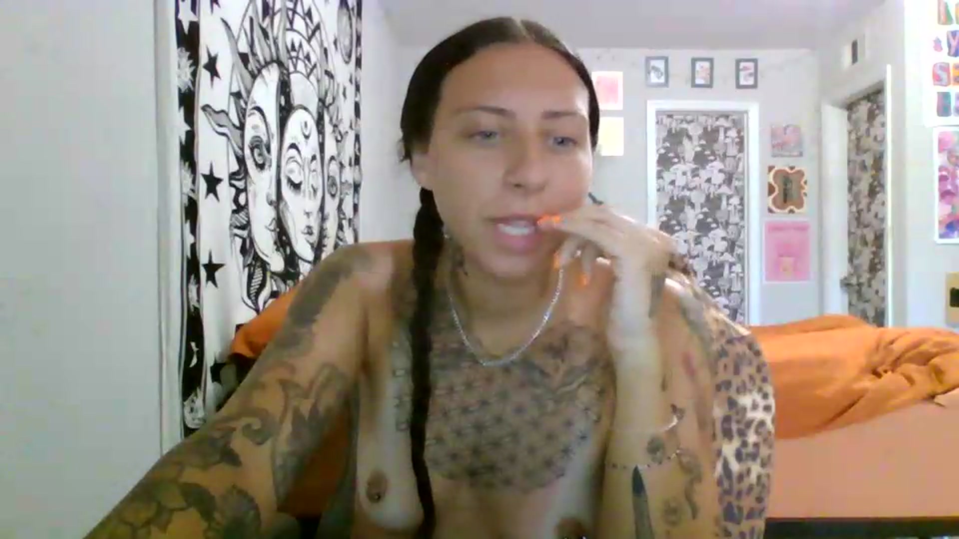 Gallery image thumbnail from LuckyLucy's myfreecams stream on, 07/19/2026, 16:39 image 10 of 20