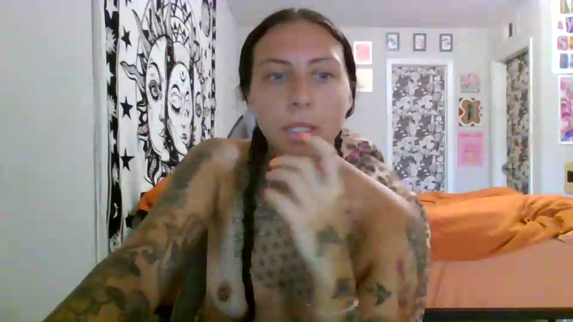 Gallery image thumbnail from LuckyLucy's myfreecams stream on, 07/19/2026, 16:39 image 5 of 20