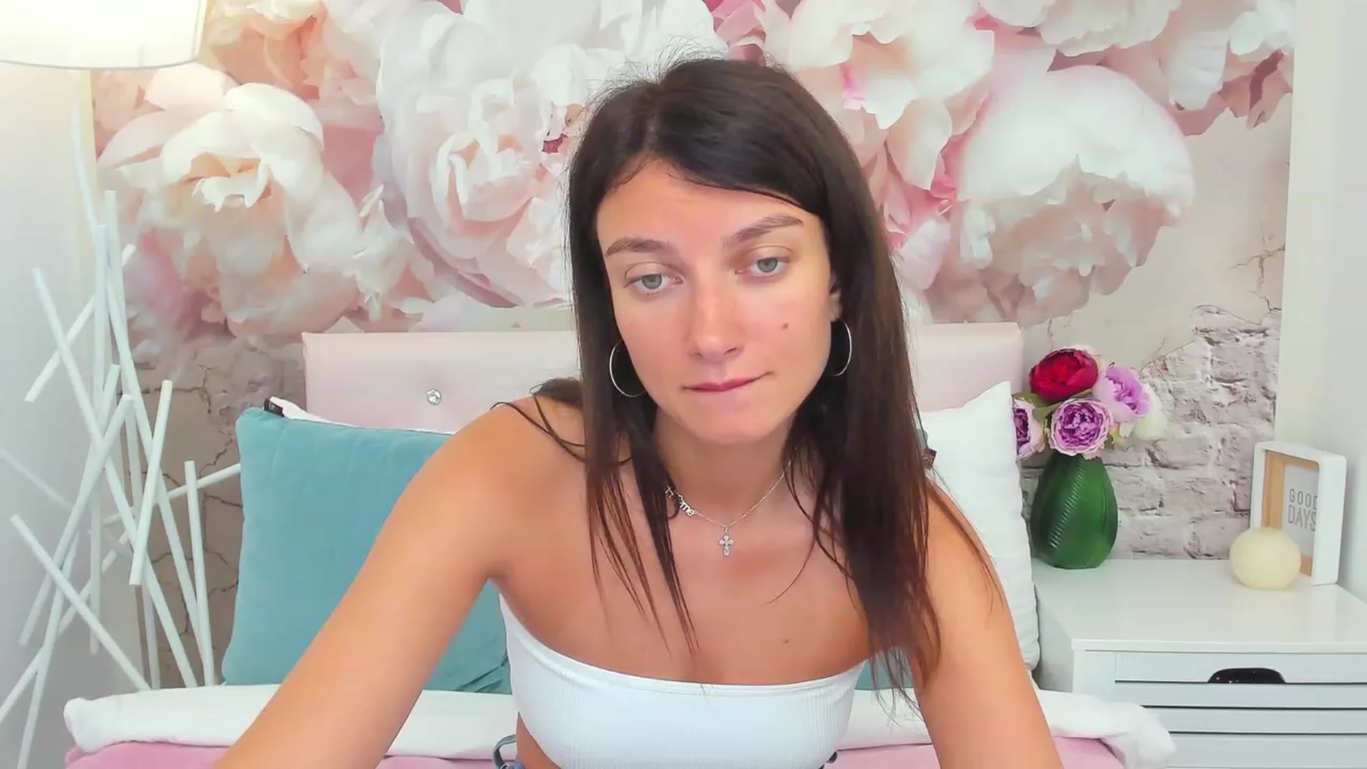 Gallery image thumbnail from LuckySandra's myfreecams stream on, 08/09/2023, 12:00 image 4 of 20