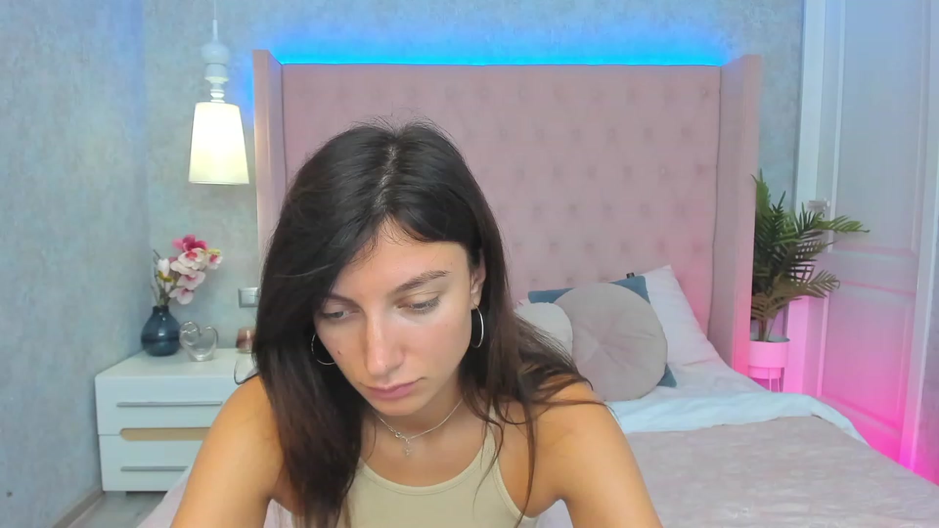 Gallery image thumbnail from LuckySandra's myfreecams stream on, 08/14/2023, 09:02 image 4 of 20