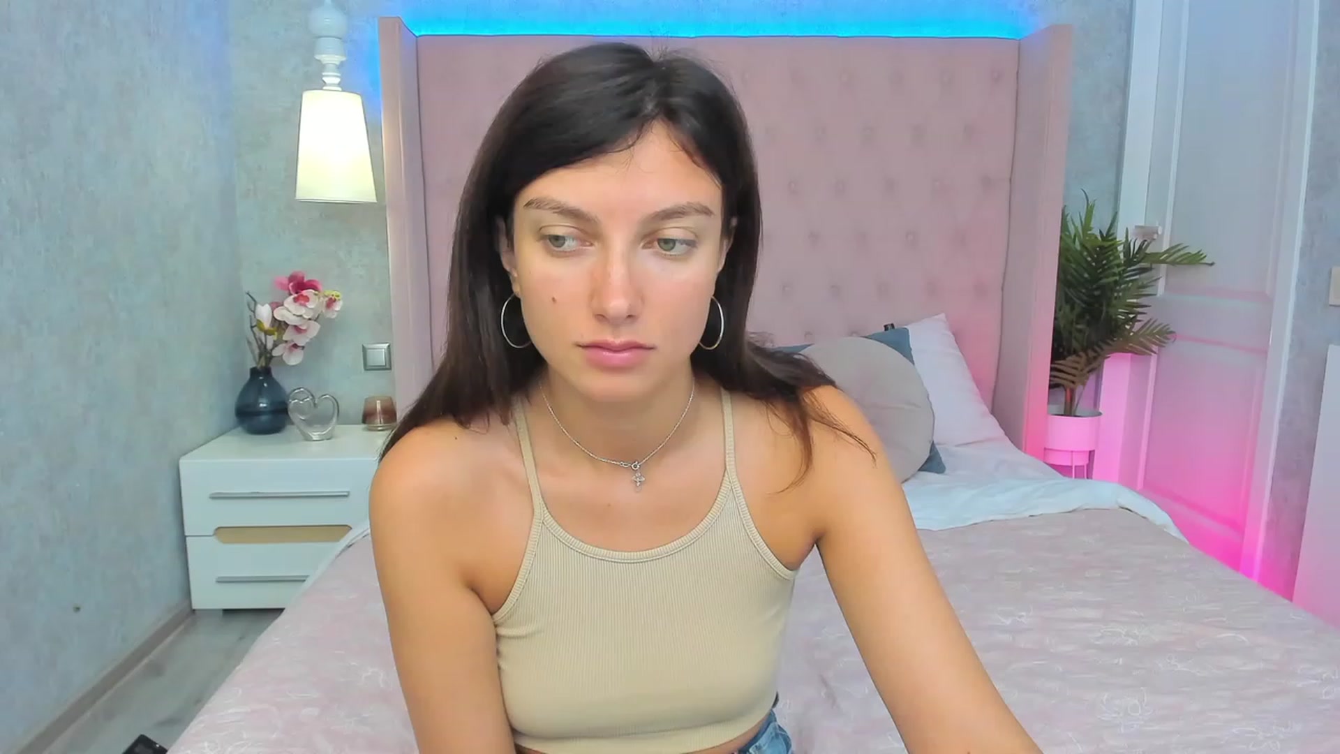 Gallery image thumbnail from LuckySandra's myfreecams stream on, 08/14/2023, 09:41 image 1 of 20
