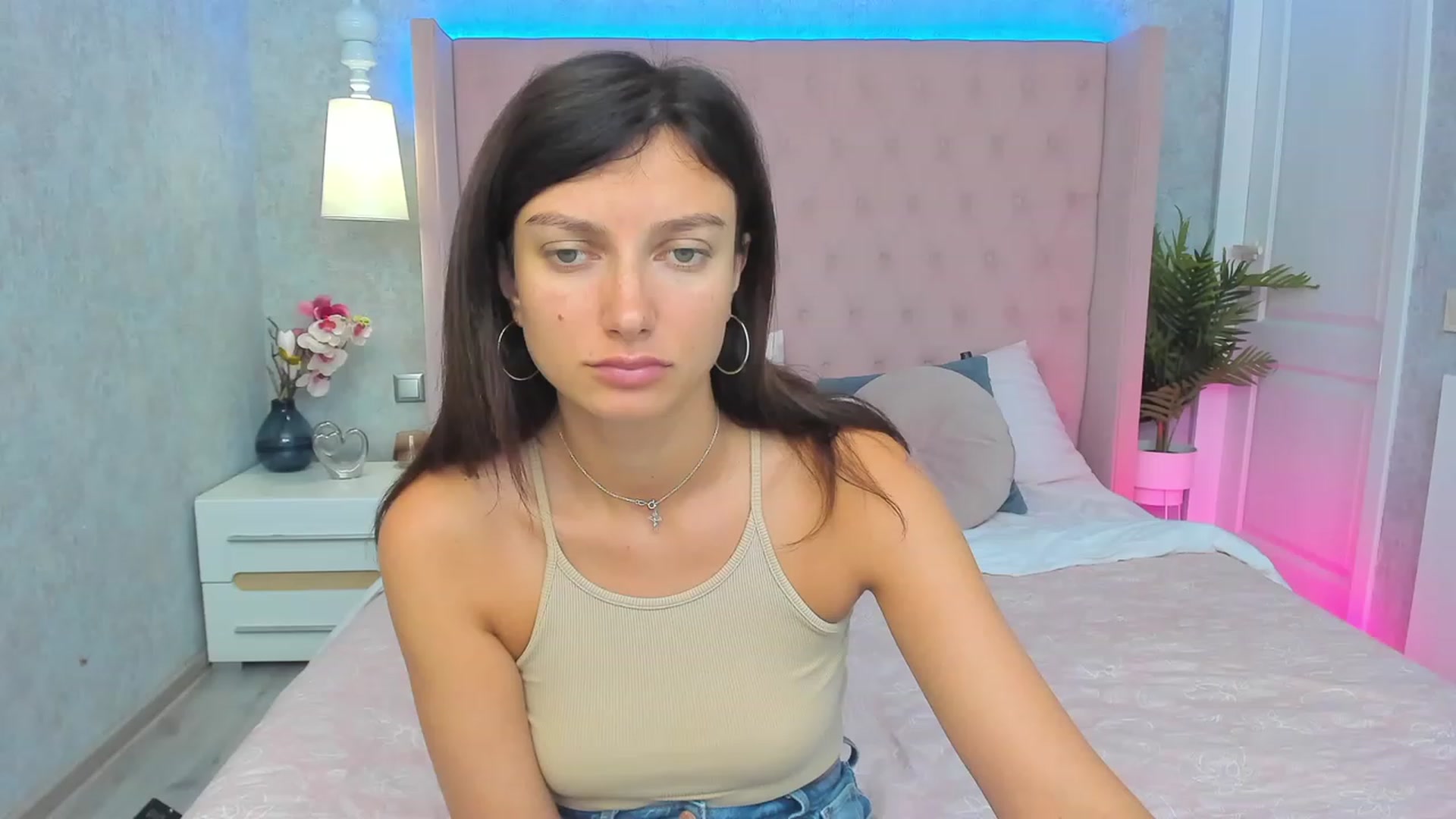 Gallery image thumbnail from LuckySandra's myfreecams stream on, 08/14/2023, 09:41 image 4 of 20