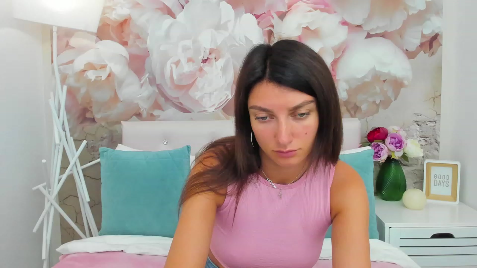Gallery image thumbnail from LuckySandra's myfreecams stream on, 08/17/2023, 08:01 image 8 of 20