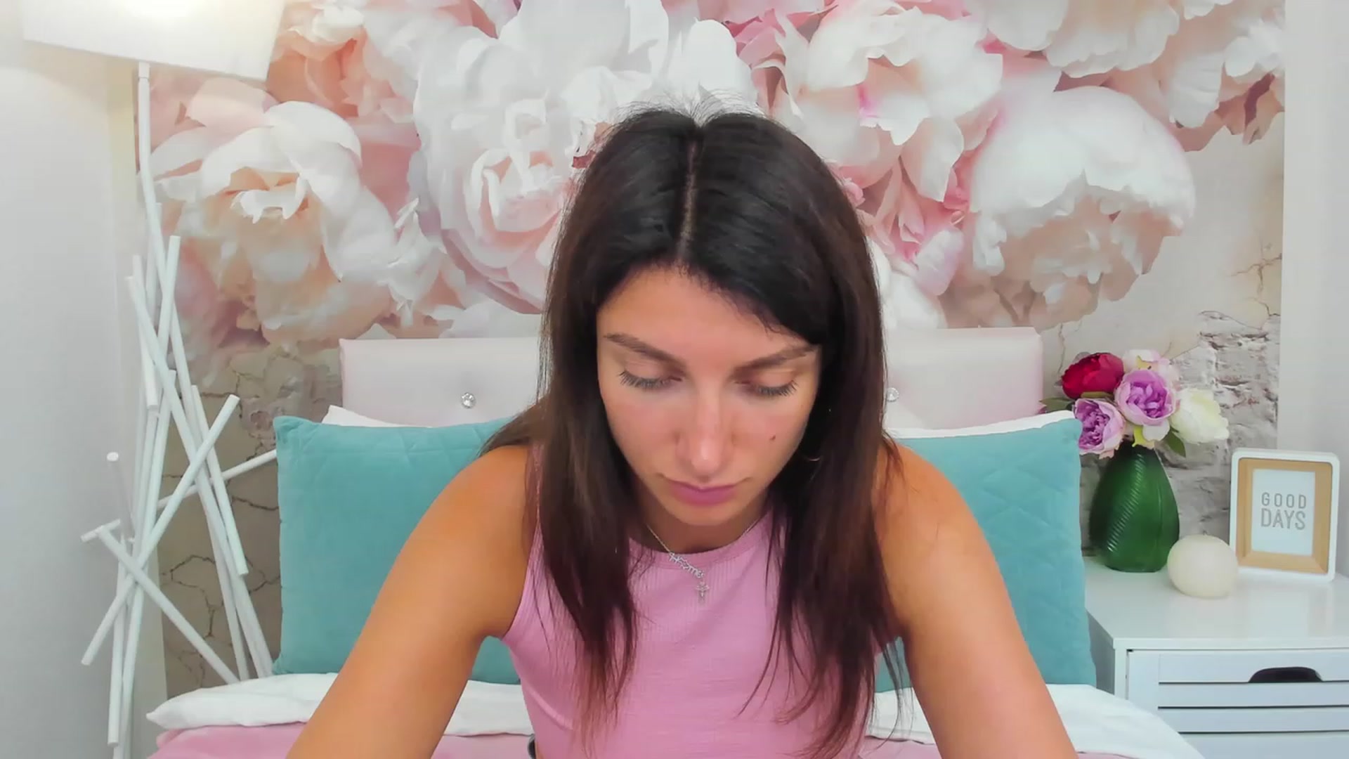 Gallery image thumbnail from LuckySandra's myfreecams stream on, 08/17/2023, 11:07 image 12 of 20