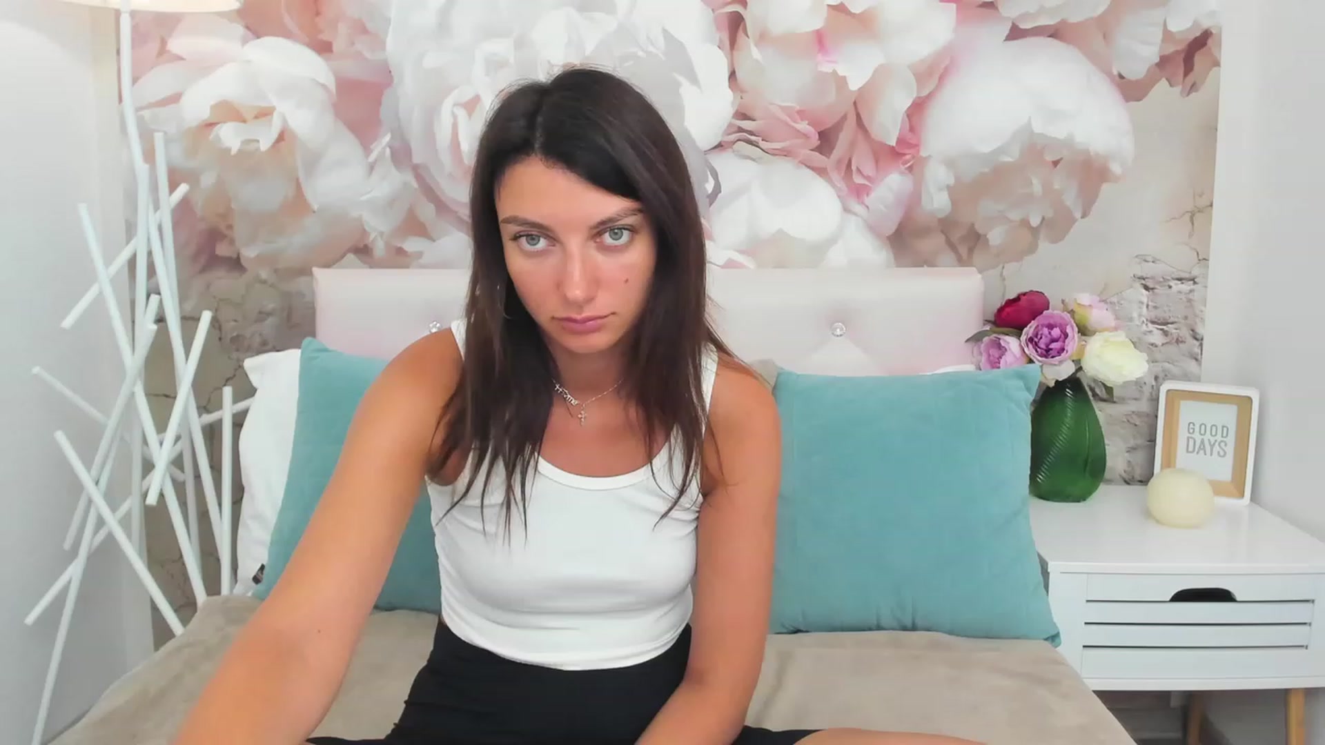Gallery image thumbnail from LuckySandra's myfreecams stream on, 08/23/2023, 12:01 image 1 of 20