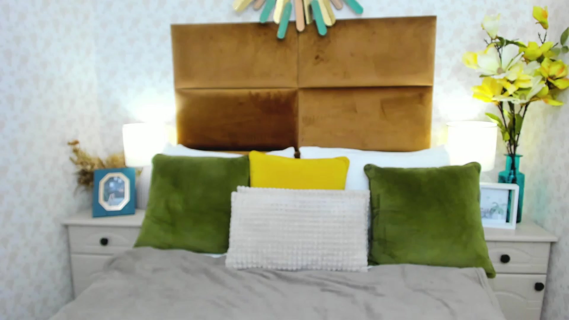 Gallery image thumbnail from LuckySandra's myfreecams stream on, 08/24/2023, 11:47 image 5 of 20