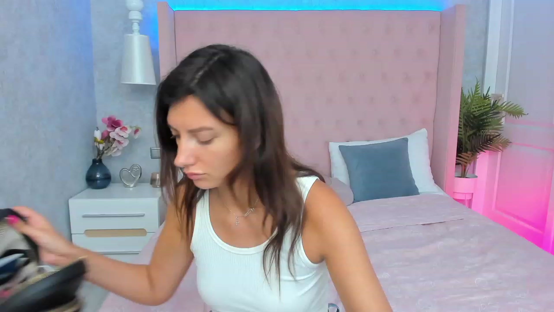 Gallery image thumbnail from LuckySandra's myfreecams stream on, 08/29/2023, 08:56 image 3 of 20