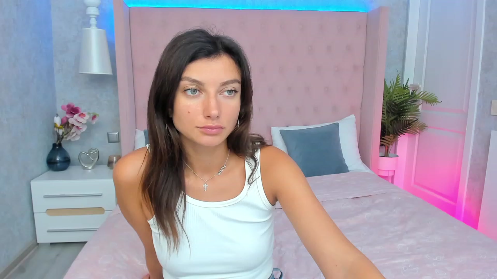 Gallery image thumbnail from LuckySandra's myfreecams stream on, 08/29/2023, 08:56 image 9 of 20