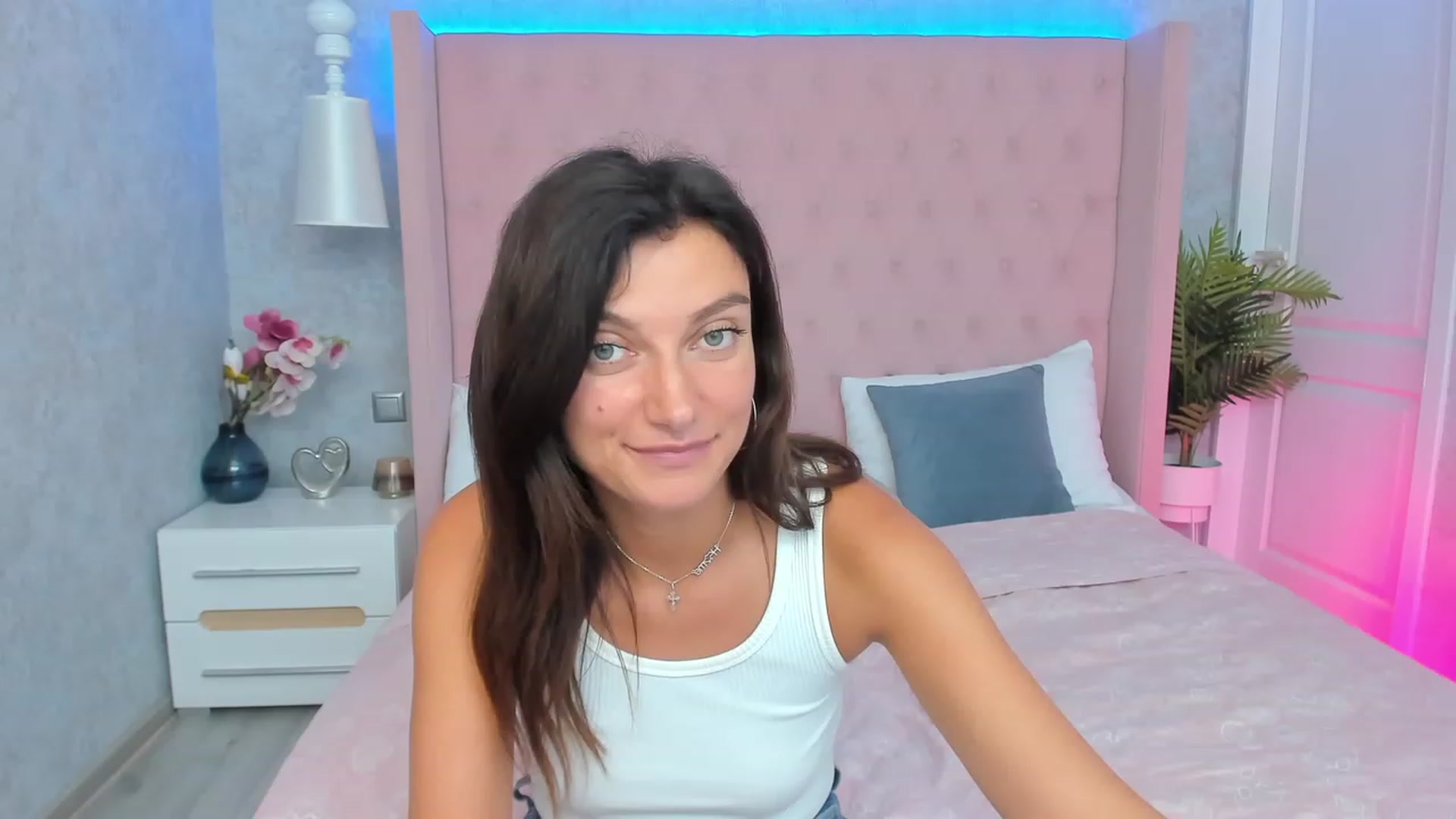 Gallery image thumbnail from LuckySandra's myfreecams stream on, 08/29/2023, 11:58 image 3 of 20