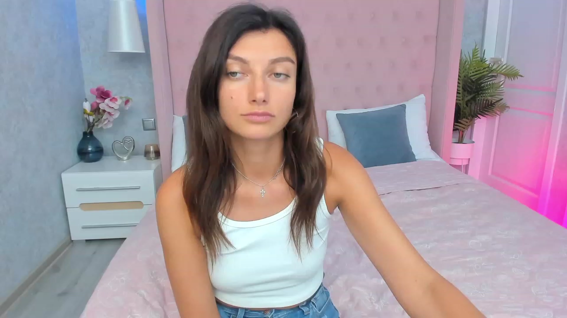 Gallery image thumbnail from LuckySandra's myfreecams stream on, 08/29/2023, 11:58 image 8 of 20