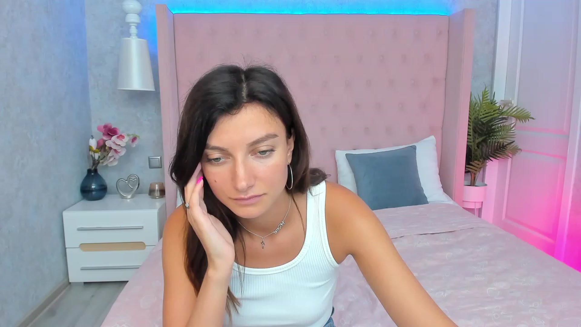 Gallery image thumbnail from LuckySandra's myfreecams stream on, 08/29/2023, 11:58 image 1 of 20