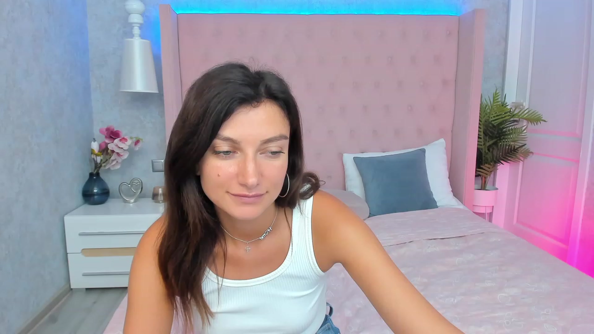 Gallery image thumbnail from LuckySandra's myfreecams stream on, 08/29/2023, 11:58 image 2 of 20