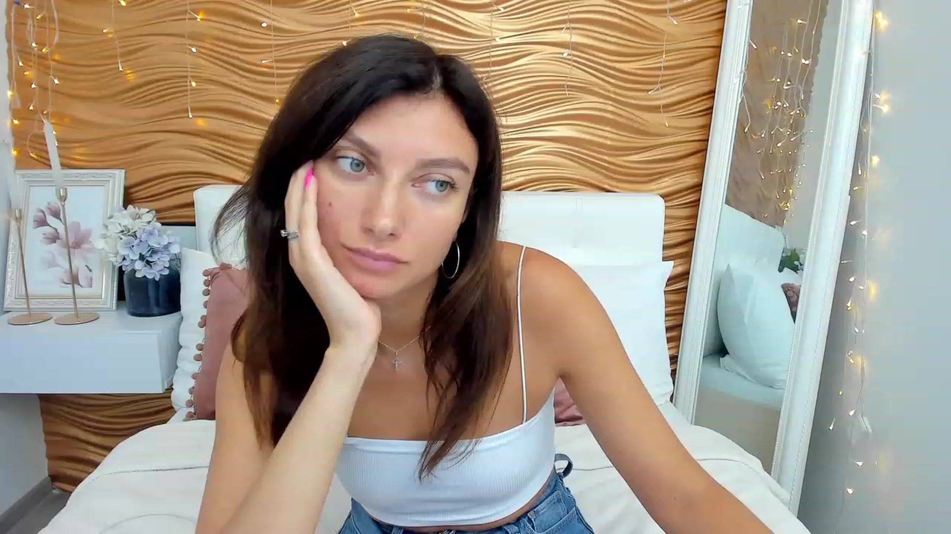 Gallery image thumbnail from LuckySandra's myfreecams stream on, 09/03/2023, 09:39 image 10 of 20