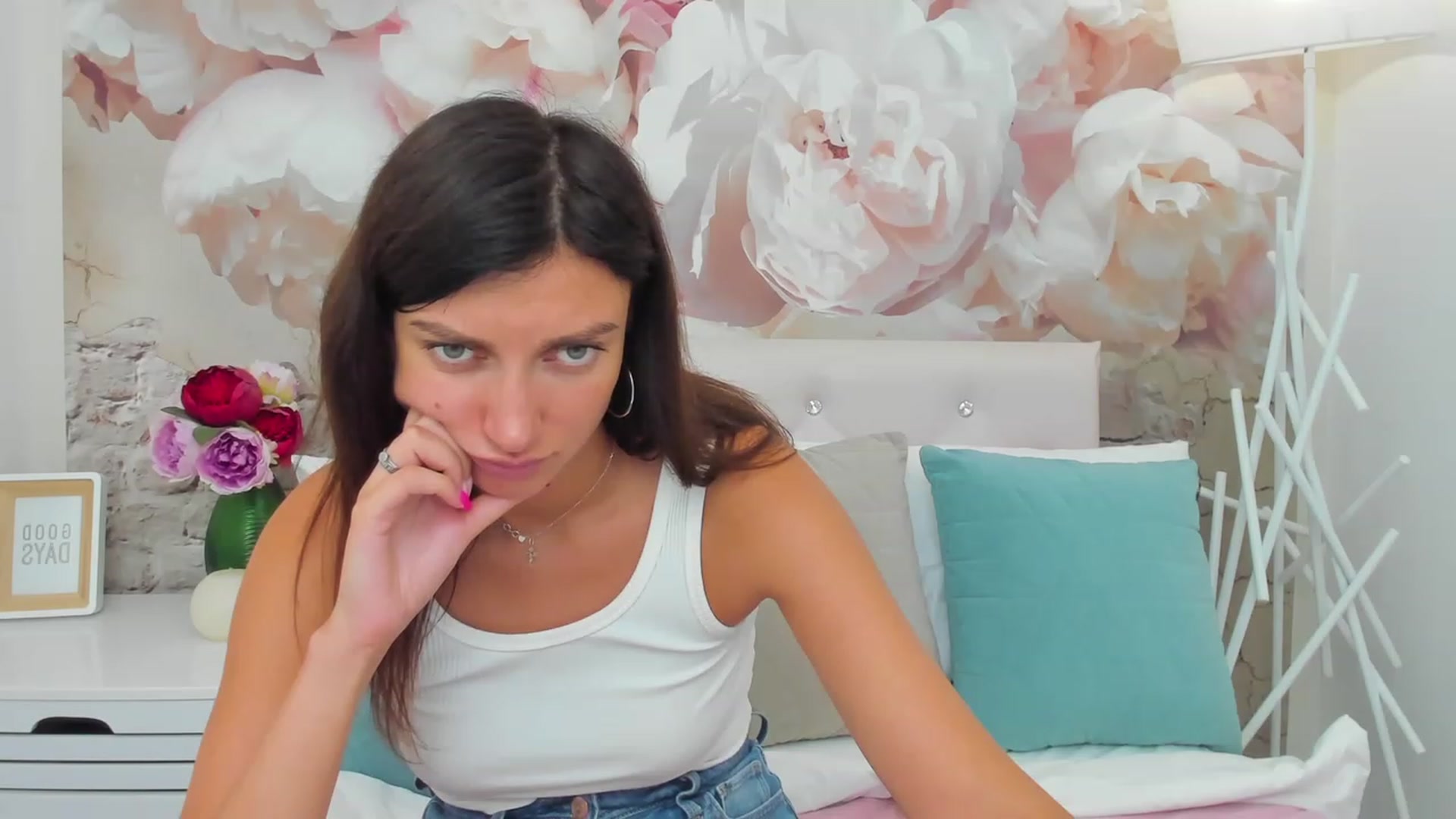Gallery image thumbnail from LuckySandra's myfreecams stream on, 09/04/2023, 11:56 image 5 of 20