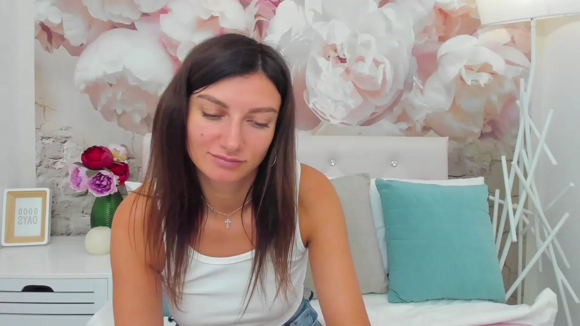 Gallery image thumbnail from LuckySandra's myfreecams stream on, 09/04/2023, 11:56 image 13 of 20
