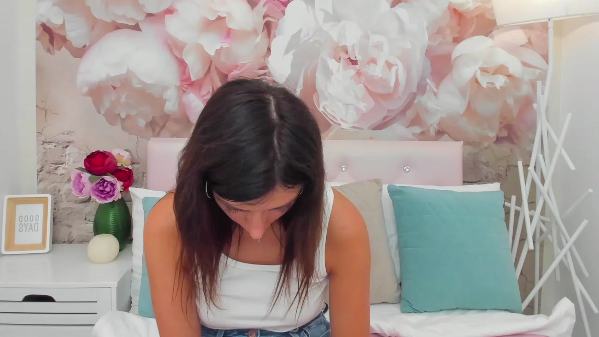 Gallery image thumbnail from LuckySandra's myfreecams stream on, 09/04/2023, 11:56 image 12 of 20