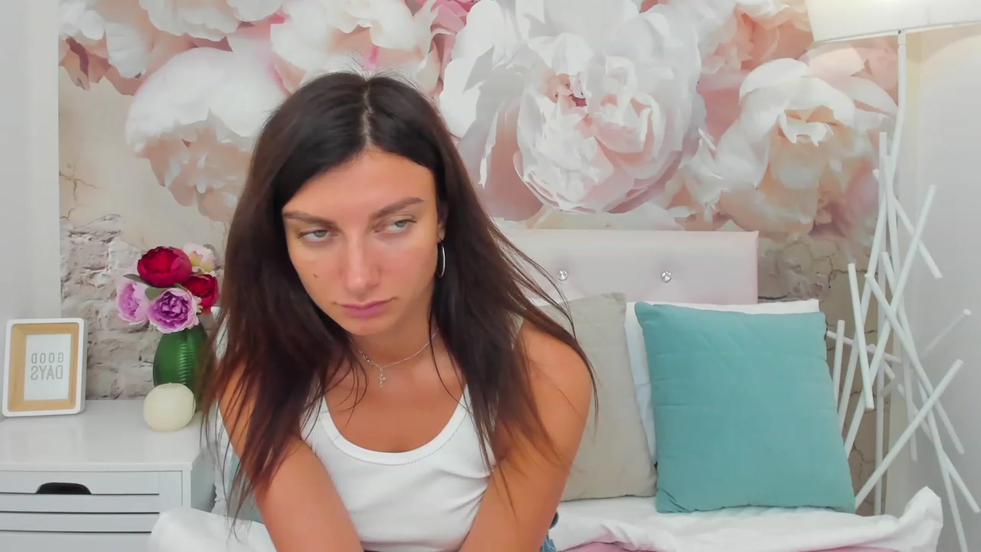 Gallery image thumbnail from LuckySandra's myfreecams stream on, 09/04/2023, 11:56 image 7 of 20