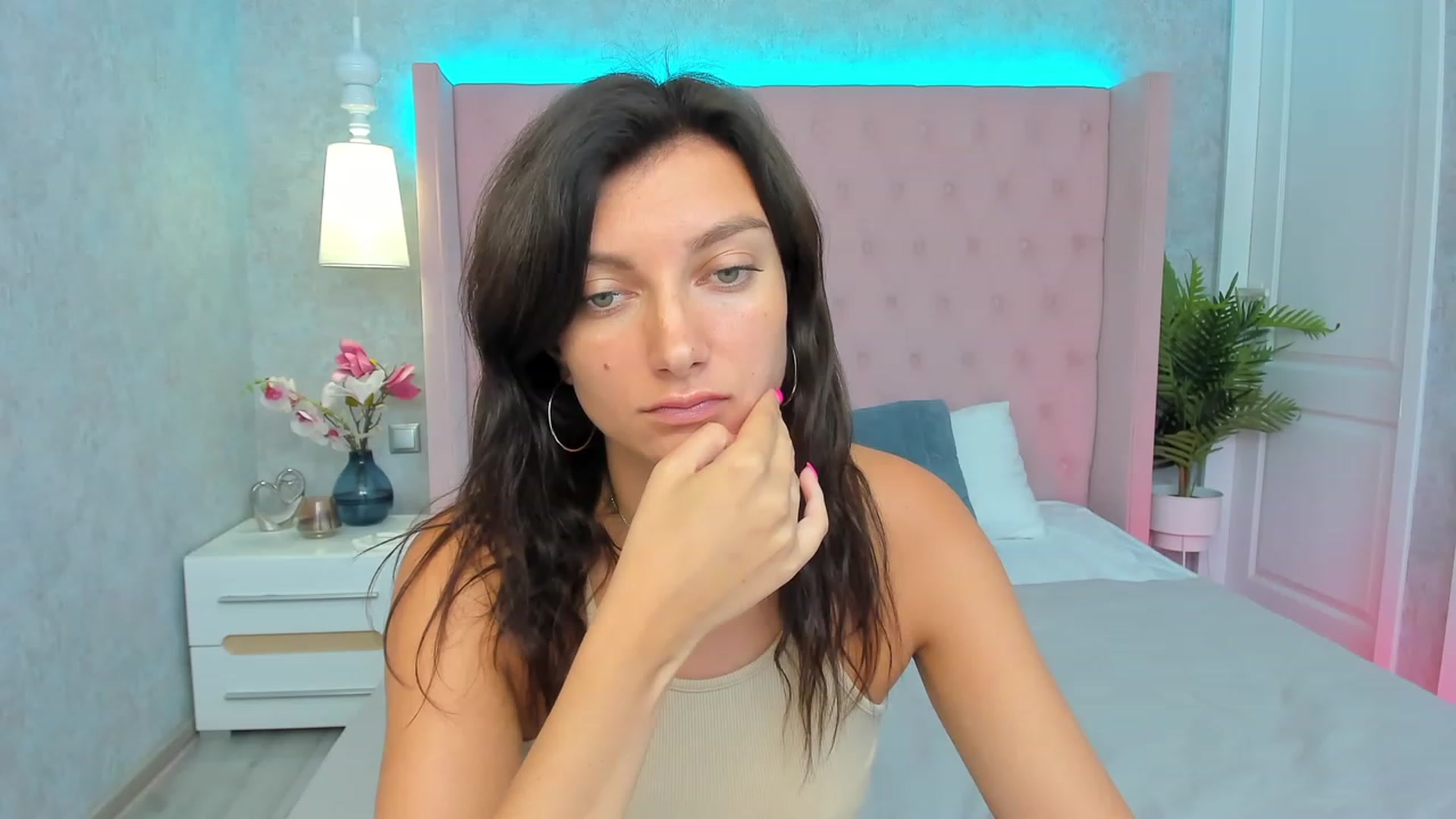 Gallery image thumbnail from LuckySandra's myfreecams stream on, 09/10/2023, 08:04 image 9 of 20