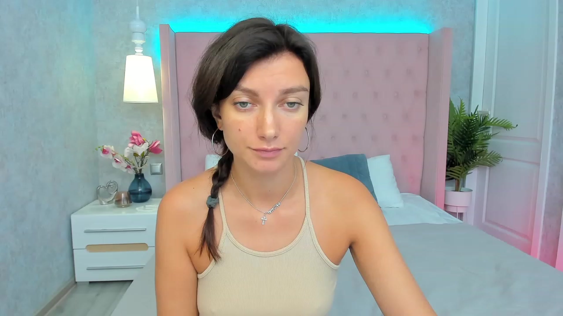 Gallery image thumbnail from LuckySandra's myfreecams stream on, 09/10/2023, 08:04 image 7 of 20