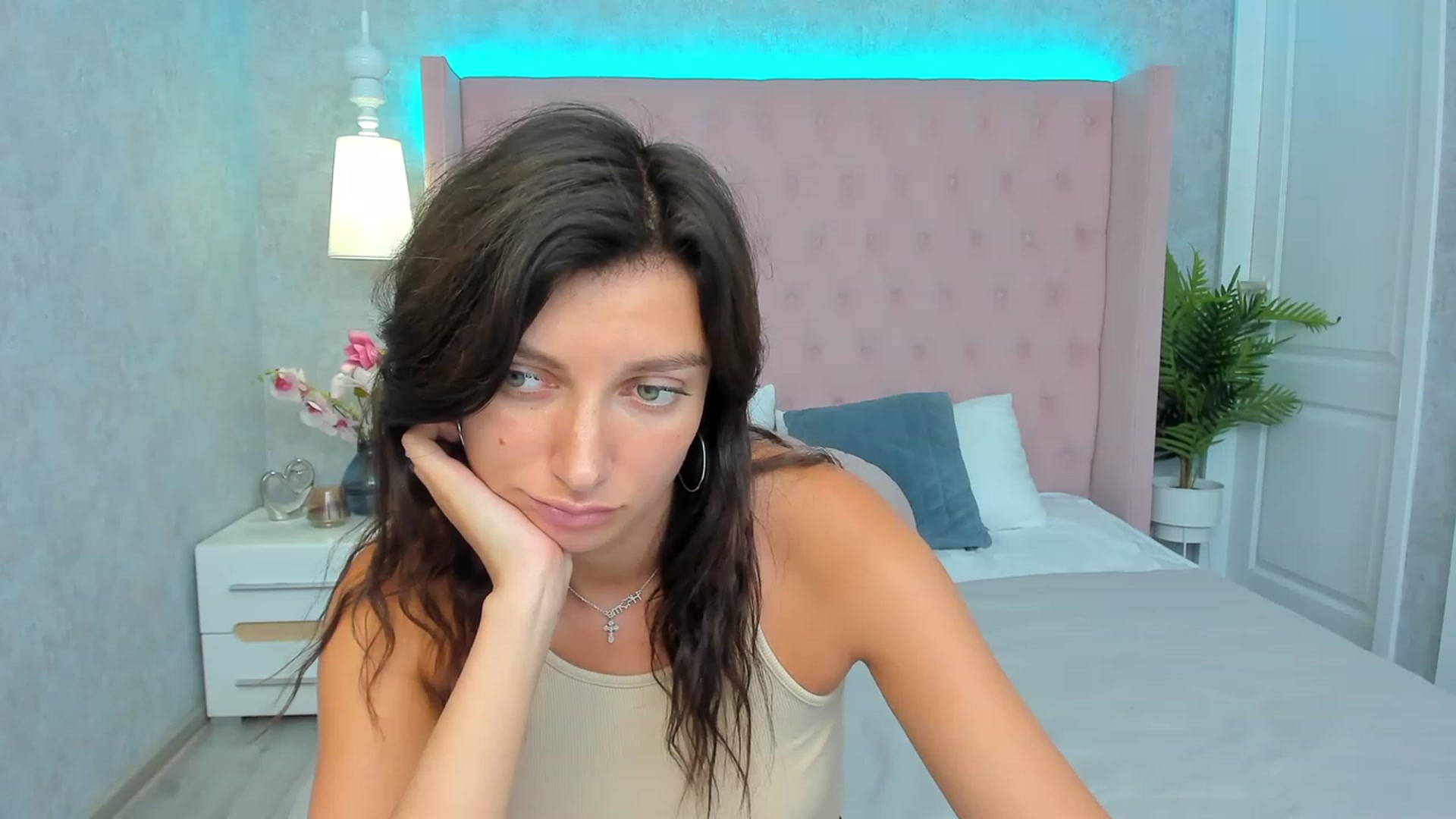 Gallery image thumbnail from LuckySandra's myfreecams stream on, 09/10/2023, 10:53 image 11 of 20