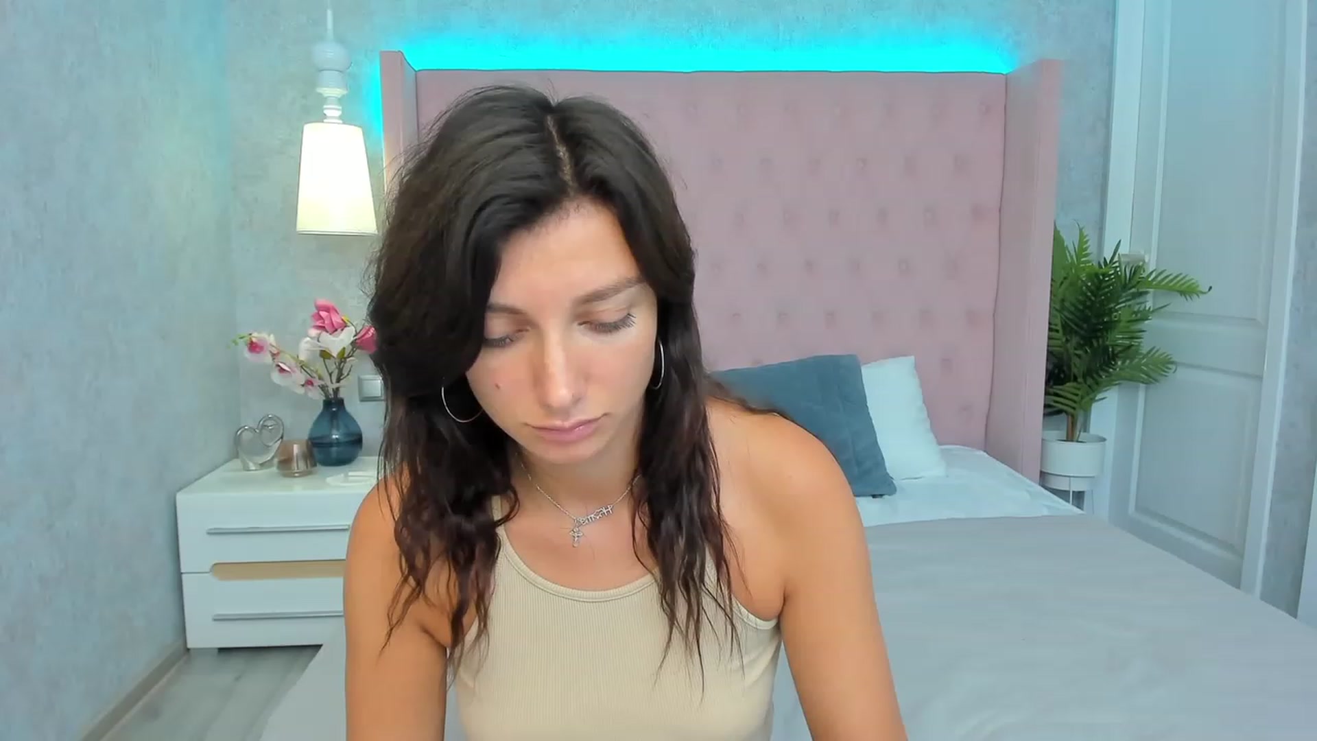 Gallery image thumbnail from LuckySandra's myfreecams stream on, 09/10/2023, 10:53 image 5 of 20