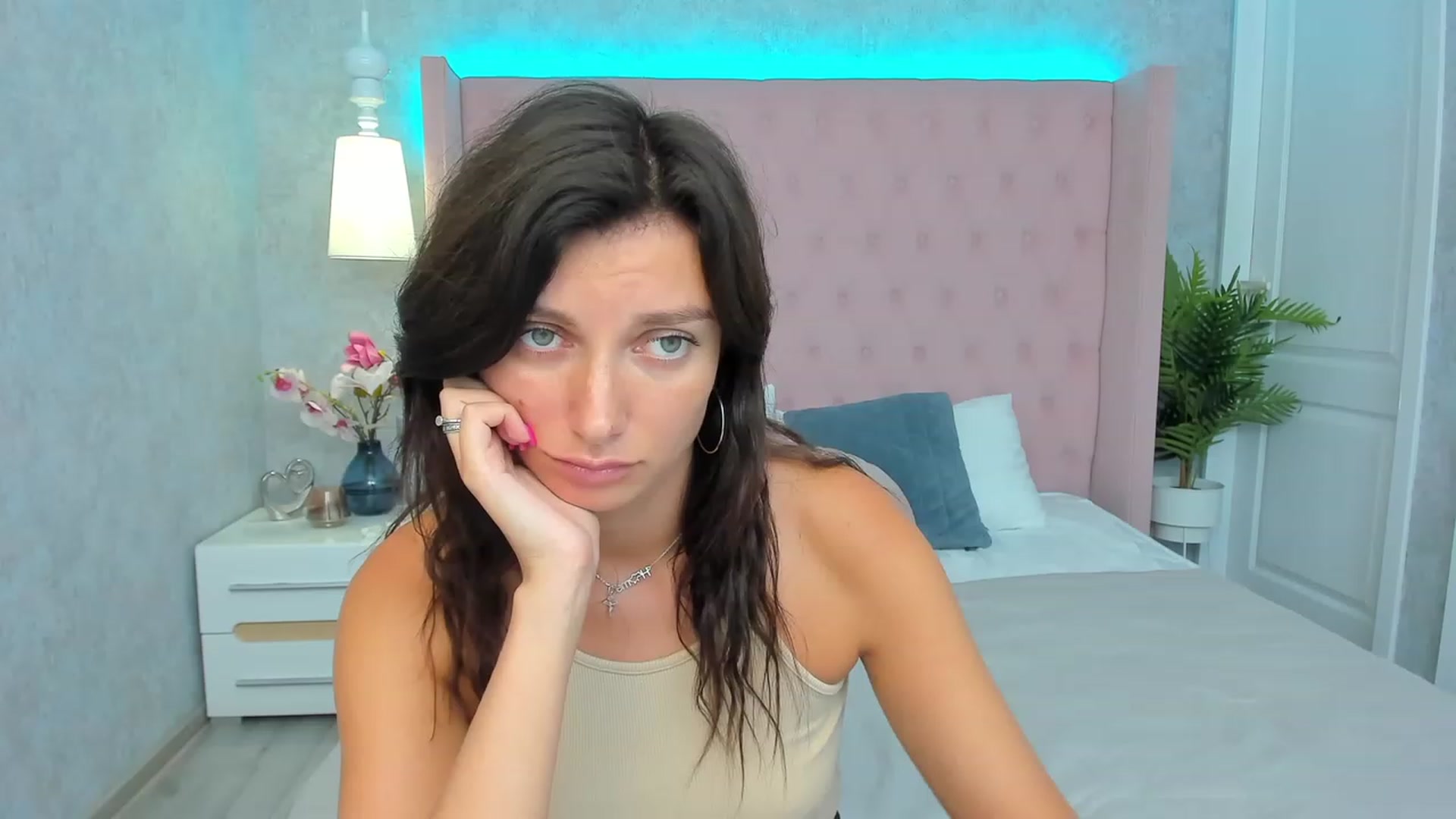 Gallery image thumbnail from LuckySandra's myfreecams stream on, 09/10/2023, 10:53 image 3 of 20