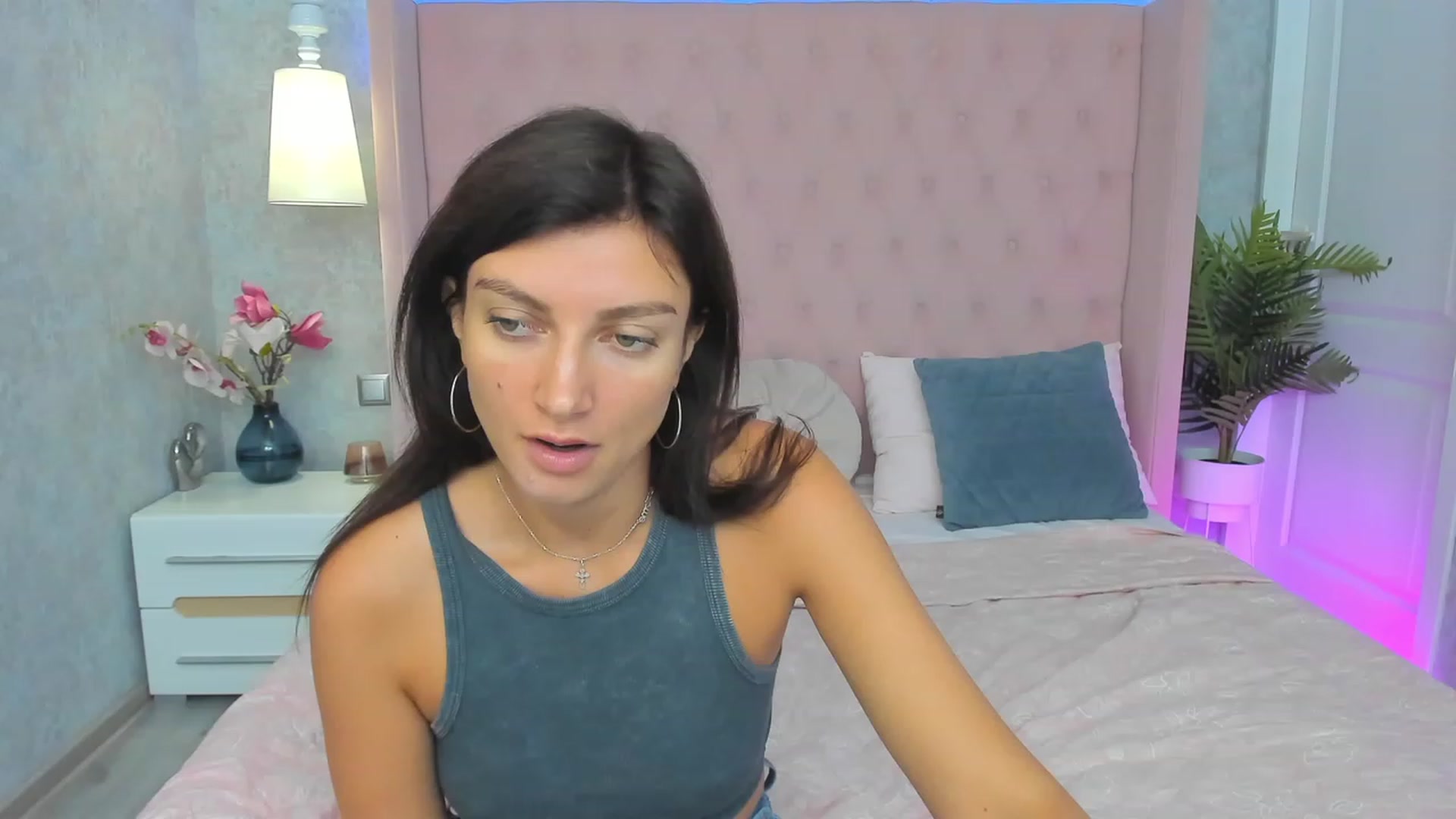 Gallery image thumbnail from LuckySandra's myfreecams stream on, 09/12/2023, 07:38 image 9 of 20