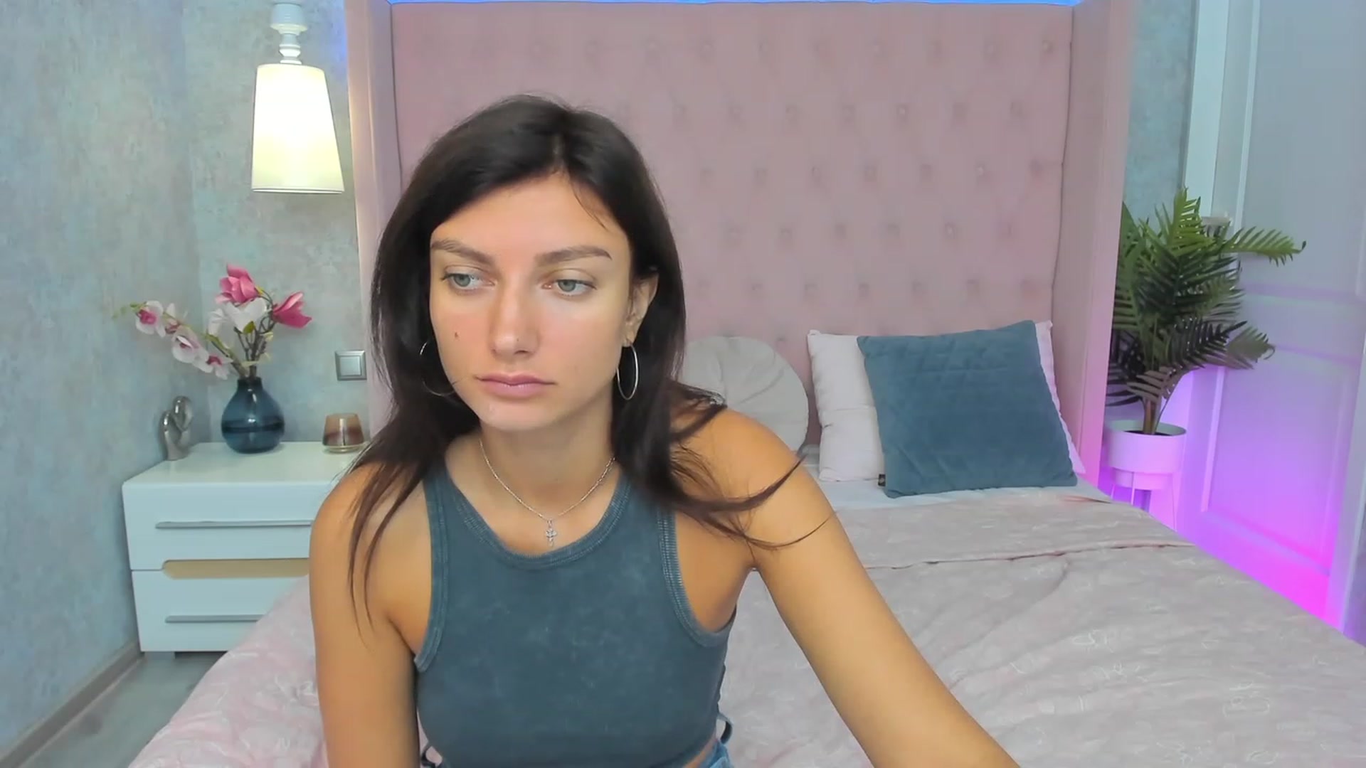 Gallery image thumbnail from LuckySandra's myfreecams stream on, 09/12/2023, 07:38 image 12 of 20