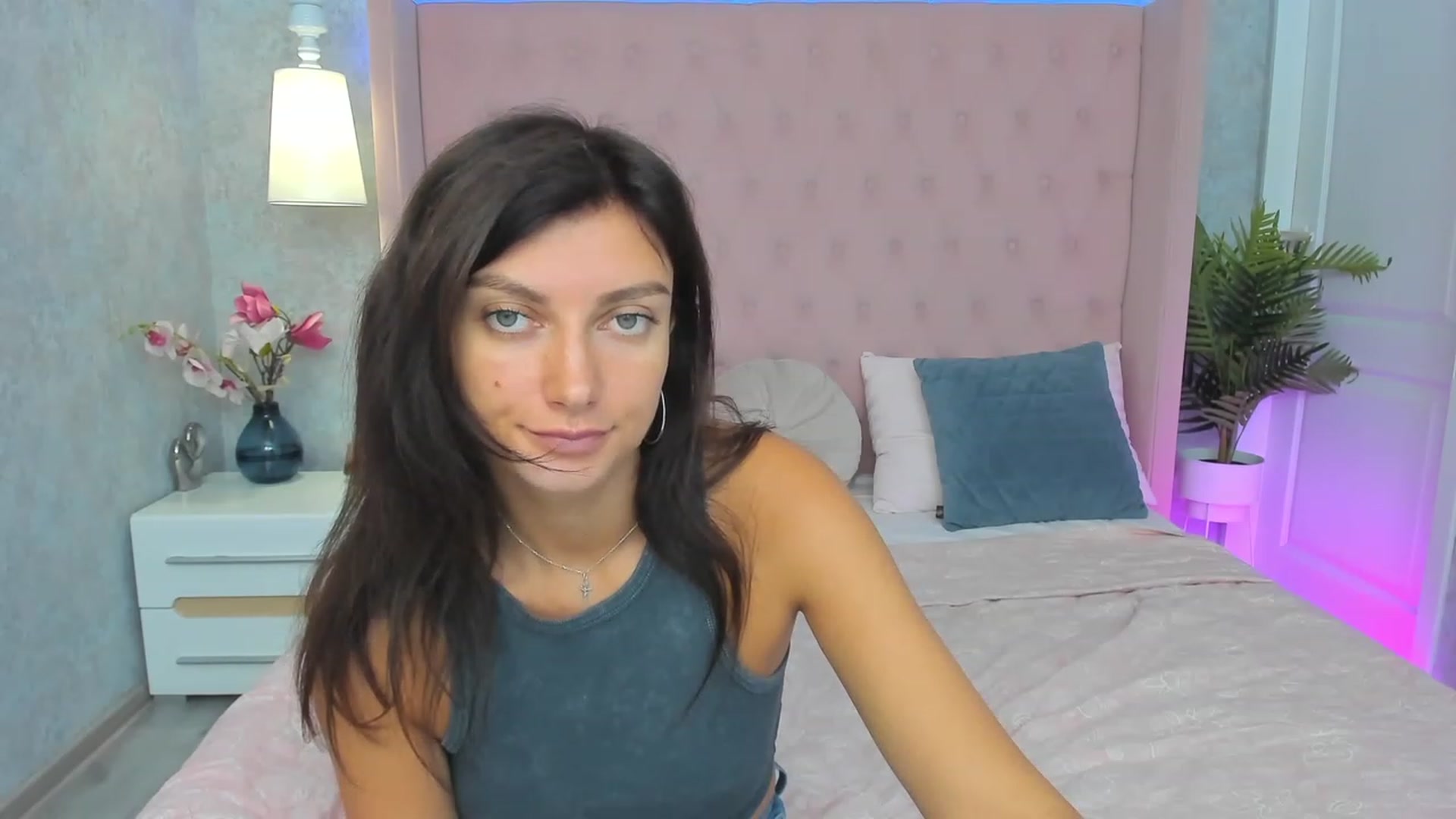 Gallery image thumbnail from LuckySandra's myfreecams stream on, 09/12/2023, 07:38 image 14 of 20