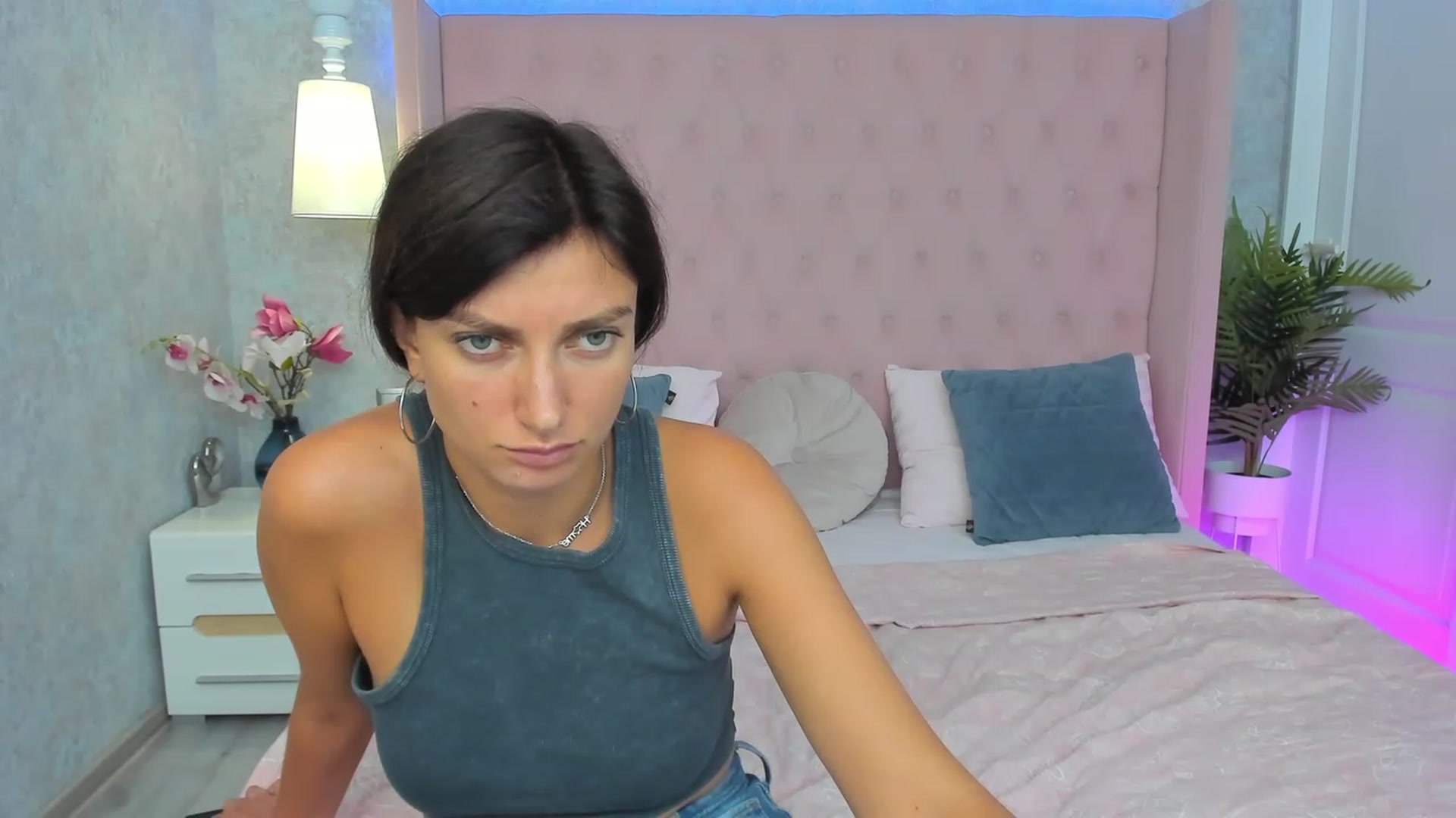 Gallery image thumbnail from LuckySandra's myfreecams stream on, 09/12/2023, 10:20 image 7 of 20