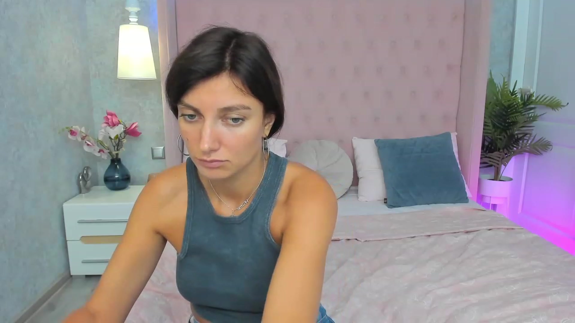 Gallery image thumbnail from LuckySandra's myfreecams stream on, 09/12/2023, 10:20 image 16 of 20