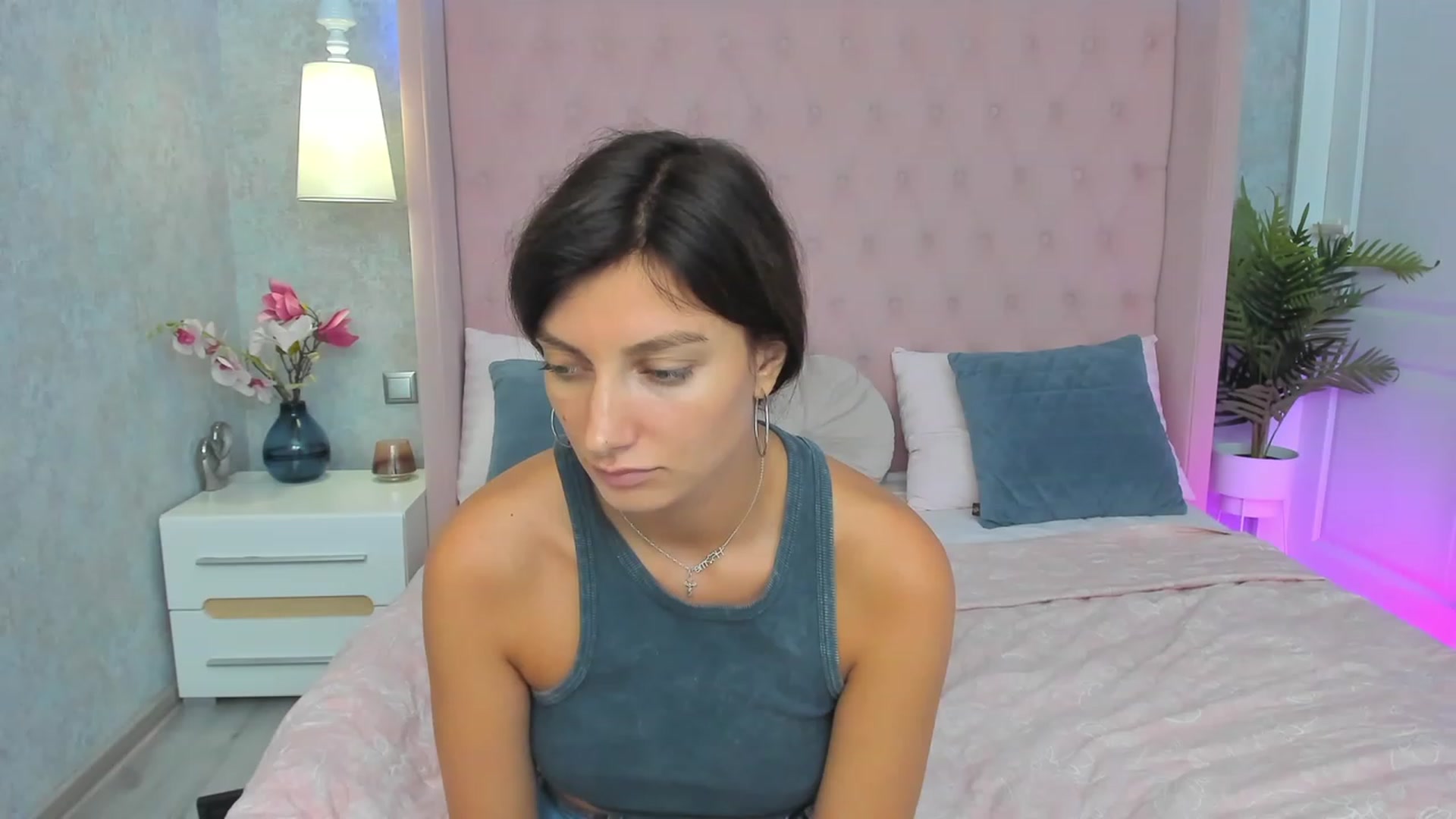 Gallery image thumbnail from LuckySandra's myfreecams stream on, 09/12/2023, 10:20 image 18 of 20