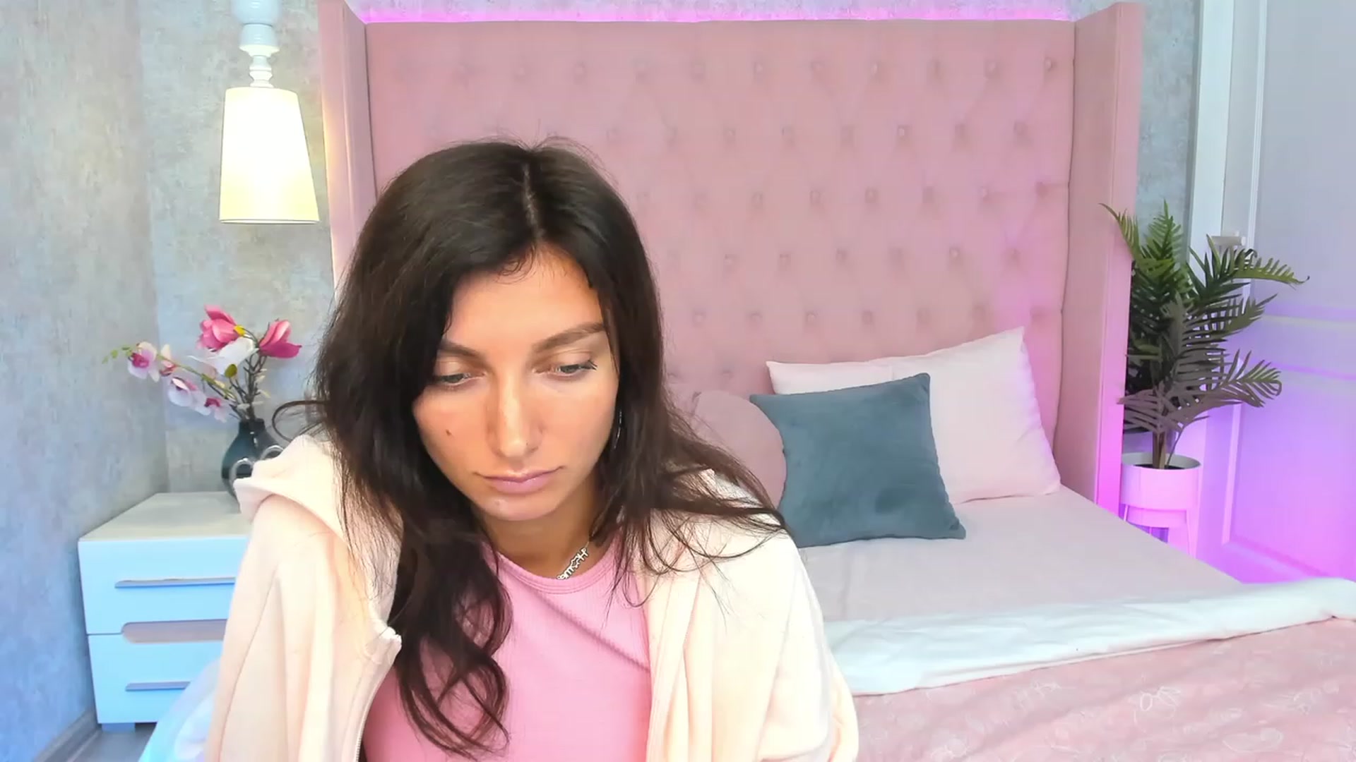 Gallery image thumbnail from LuckySandra's myfreecams stream on, 09/14/2023, 08:53 image 19 of 20