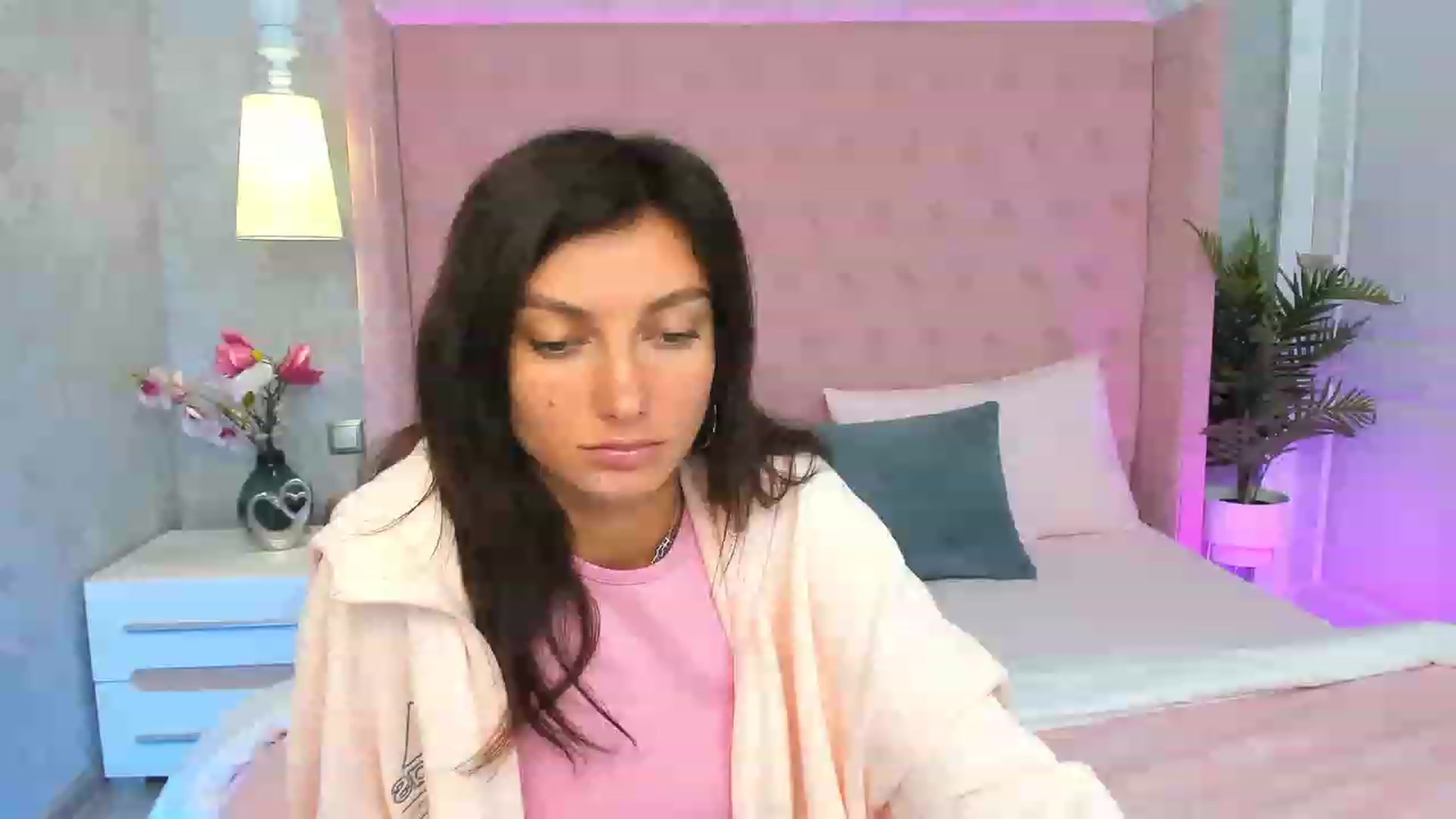 Gallery image thumbnail from LuckySandra's myfreecams stream on, 09/14/2023, 08:53 image 5 of 20