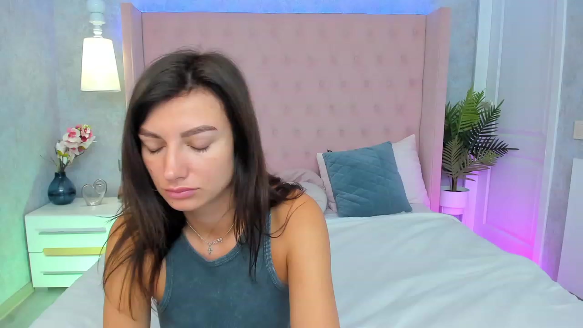 Gallery image thumbnail from LuckySandra's myfreecams stream on, 09/18/2023, 07:23 image 6 of 20