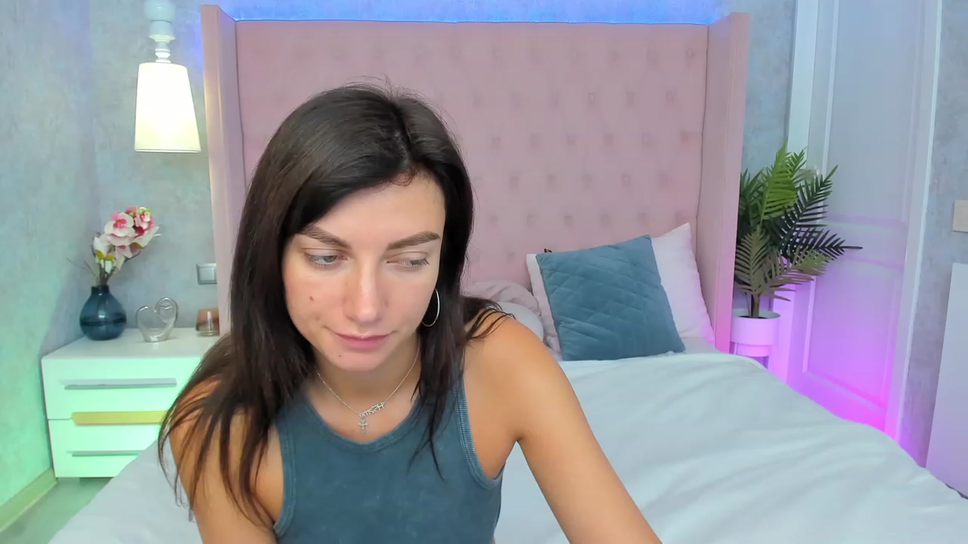Gallery image thumbnail from LuckySandra's myfreecams stream on, 09/18/2023, 07:23 image 1 of 20